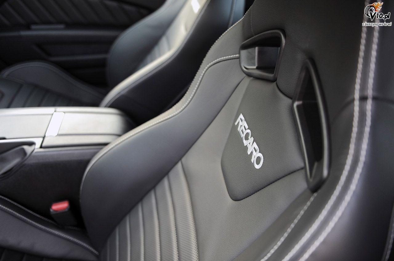 Ford Mustang V6 model na rok 2013