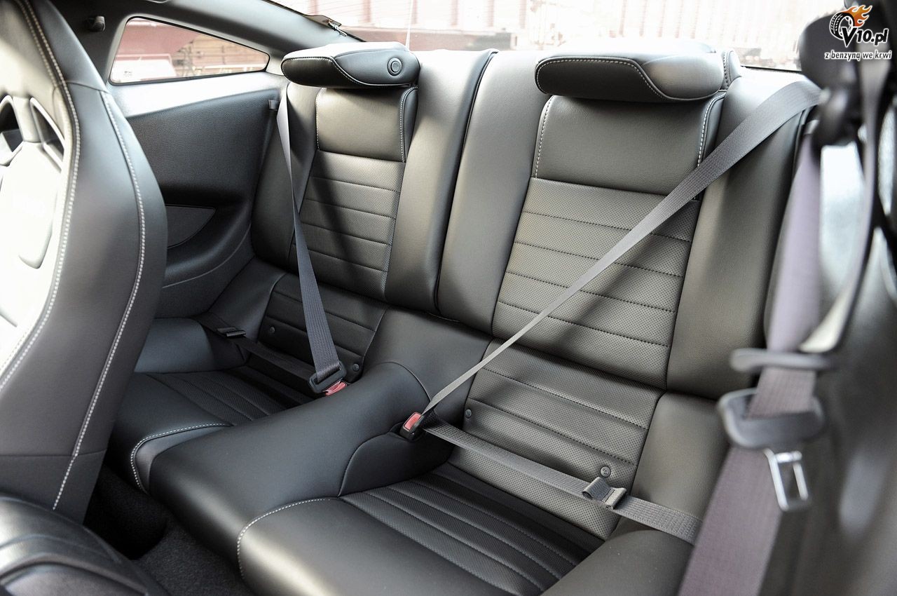 Ford Mustang V6 model na rok 2013