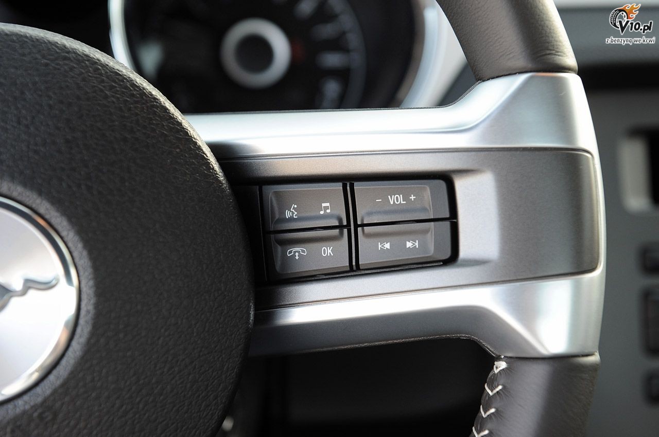 Ford Mustang V6 model na rok 2013