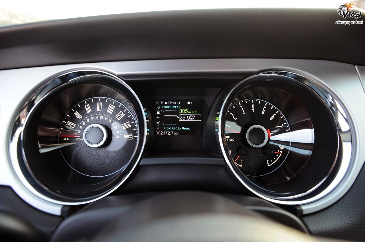 Ford Mustang V6 model na rok 2013