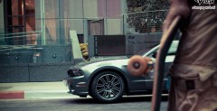 Ford Mustang i deskorolka