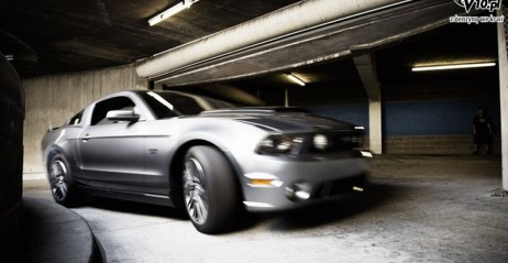 Ford Mustang i deskorolka