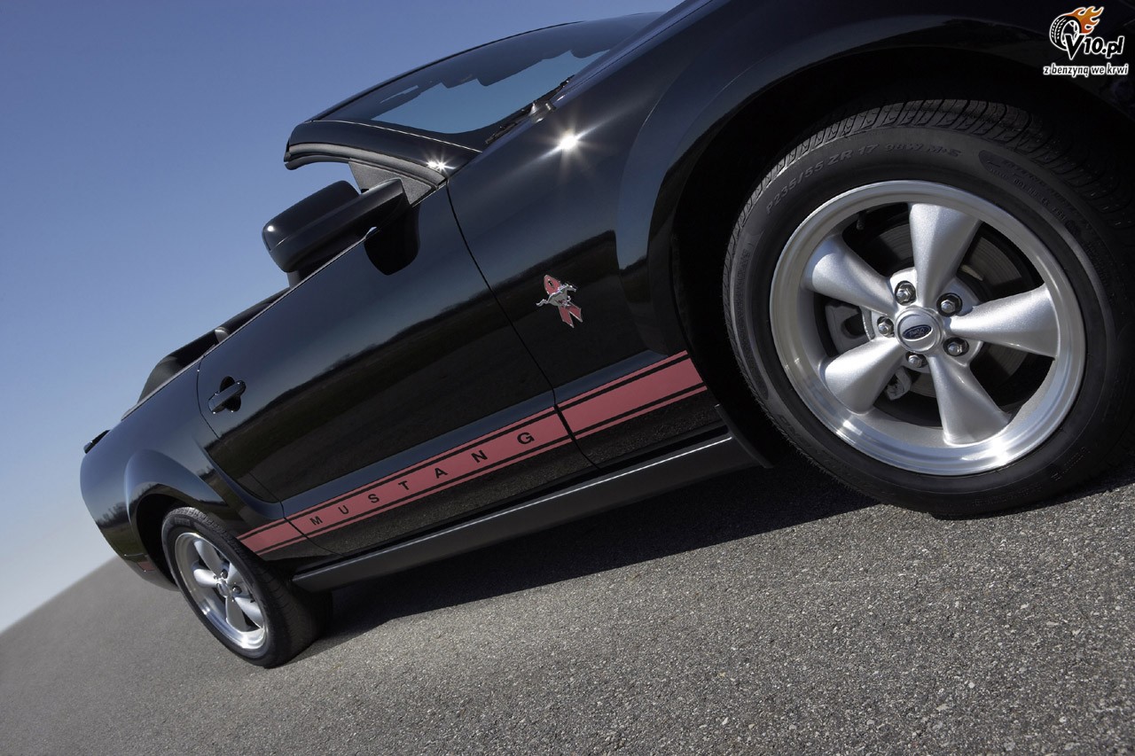 Ford Mustang Warriors in Pink Limited Edition