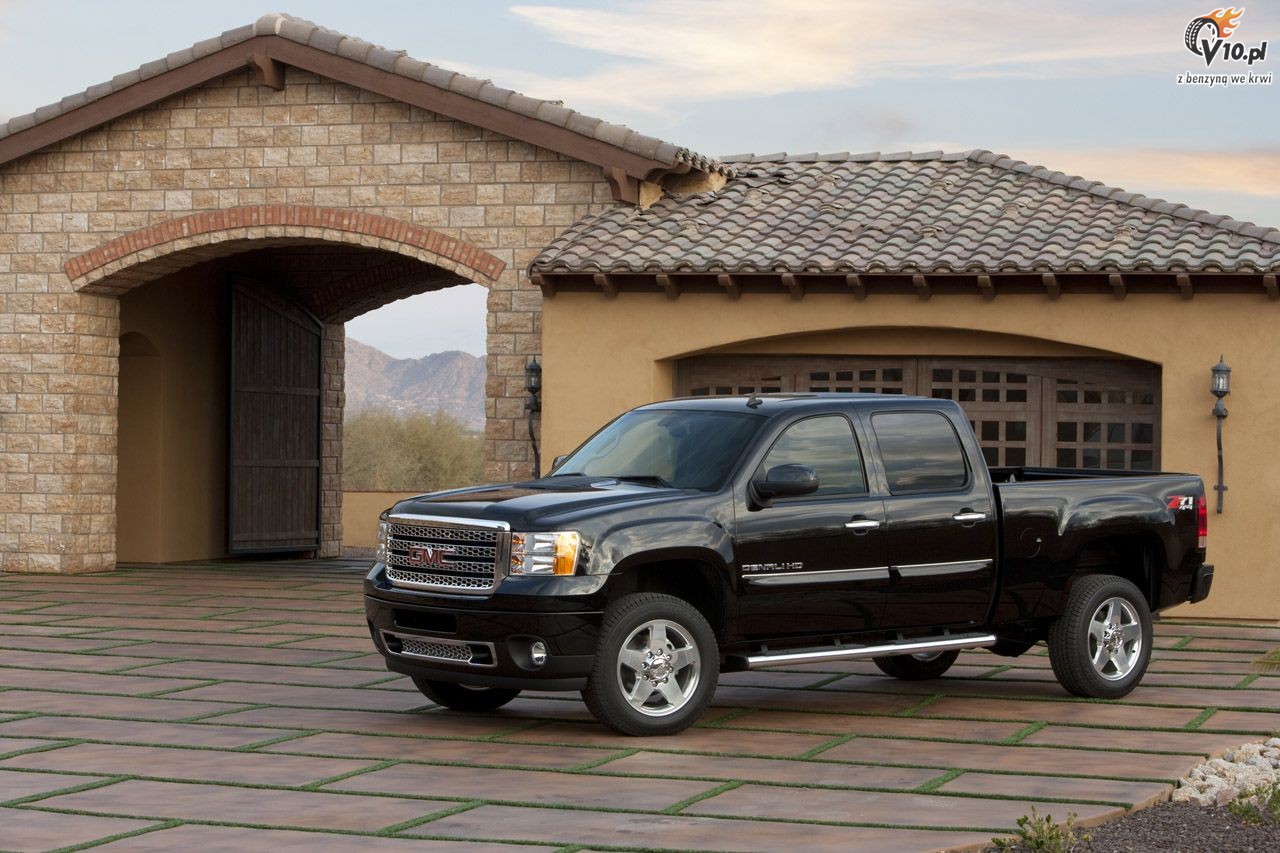 GMC Sierra Denali HD model 2011