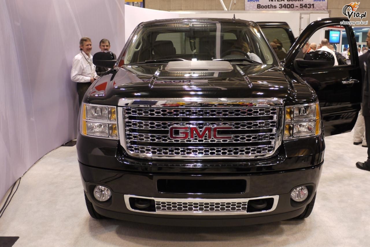 GMC Sierra Denali HD model 2011