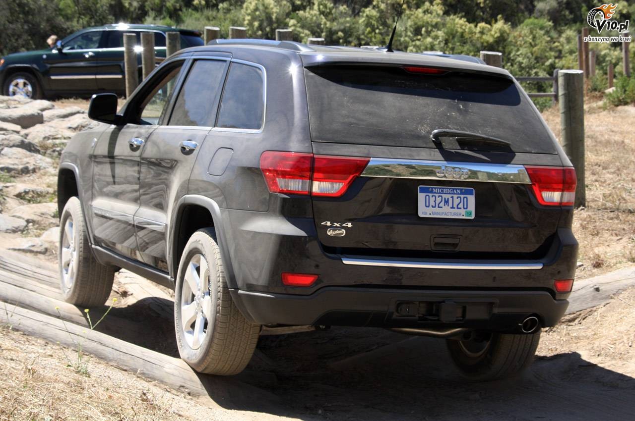 Jeep Grand Cherokee Overland model 2011