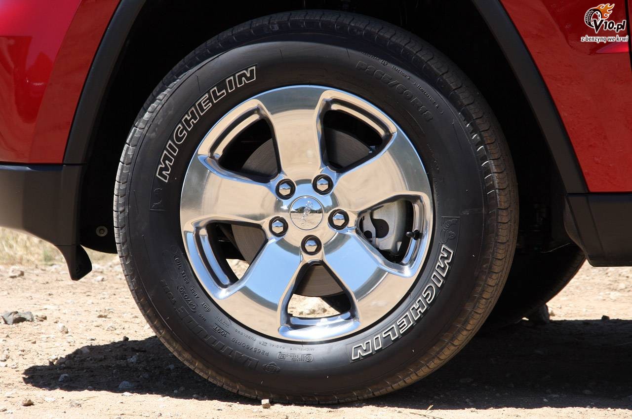 Jeep Grand Cherokee Overland model 2011