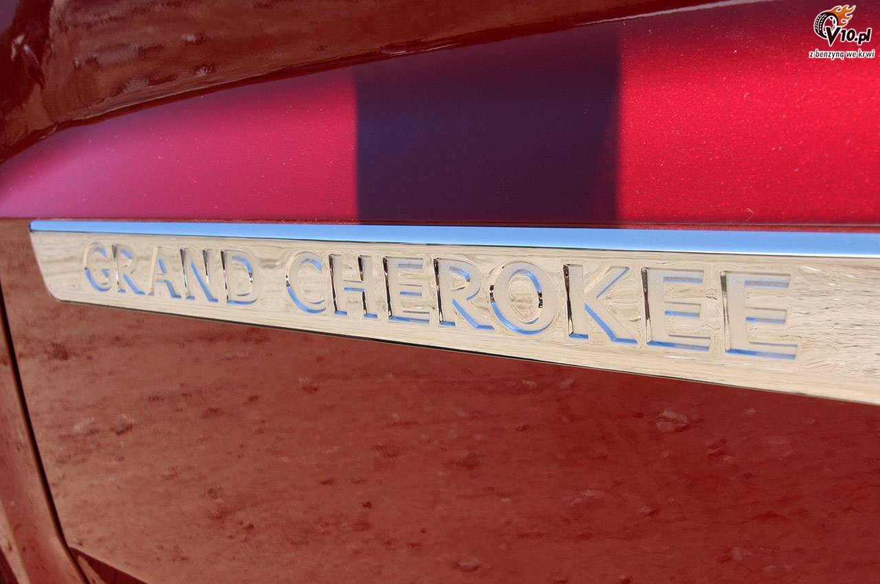 Jeep Grand Cherokee Overland model 2011