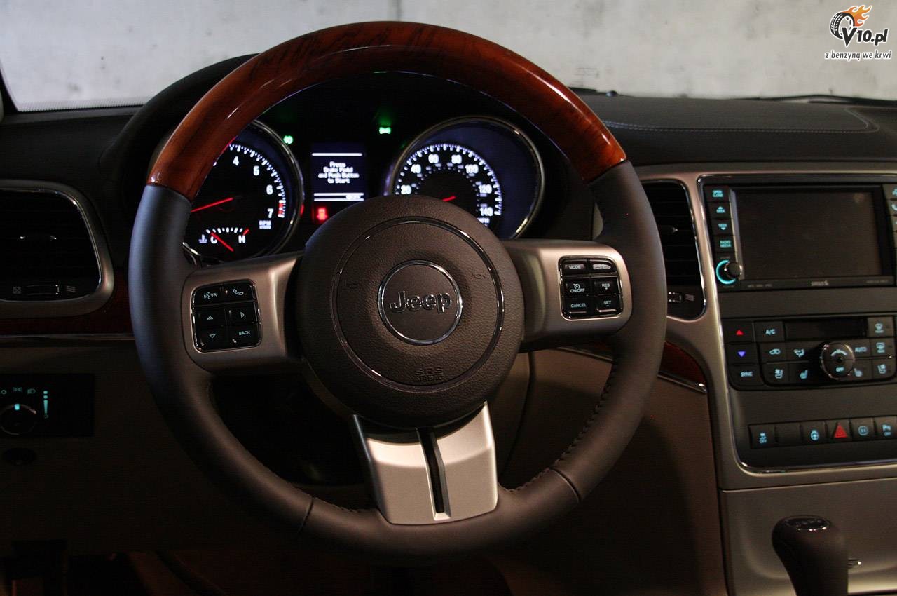 Jeep Grand Cherokee Overland model 2011