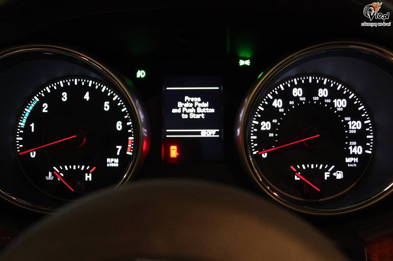 Jeep Grand Cherokee Overland model 2011