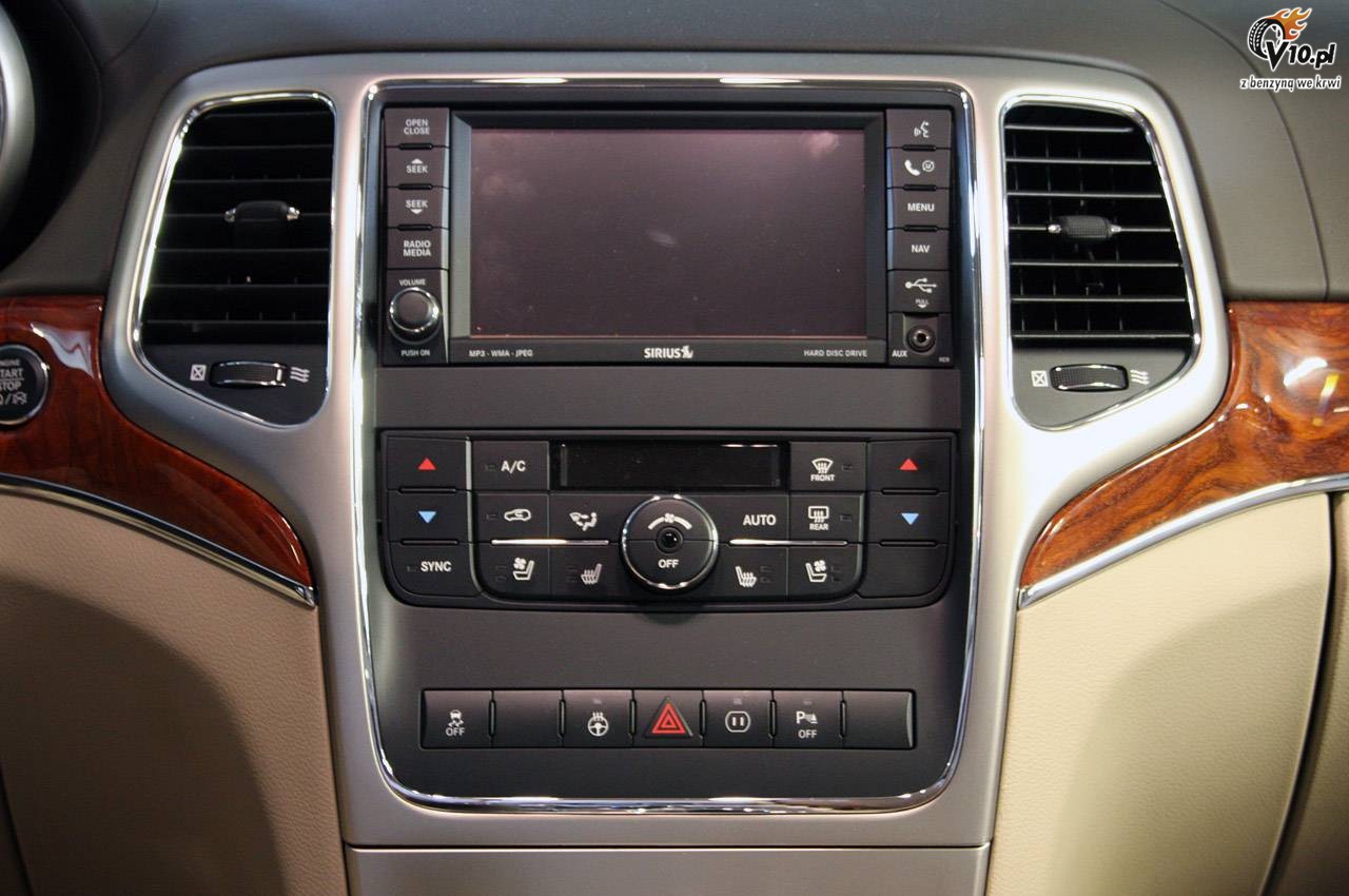 Jeep Grand Cherokee Overland model 2011