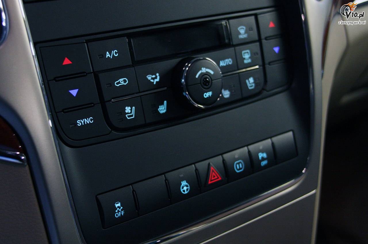 Jeep Grand Cherokee Overland model 2011