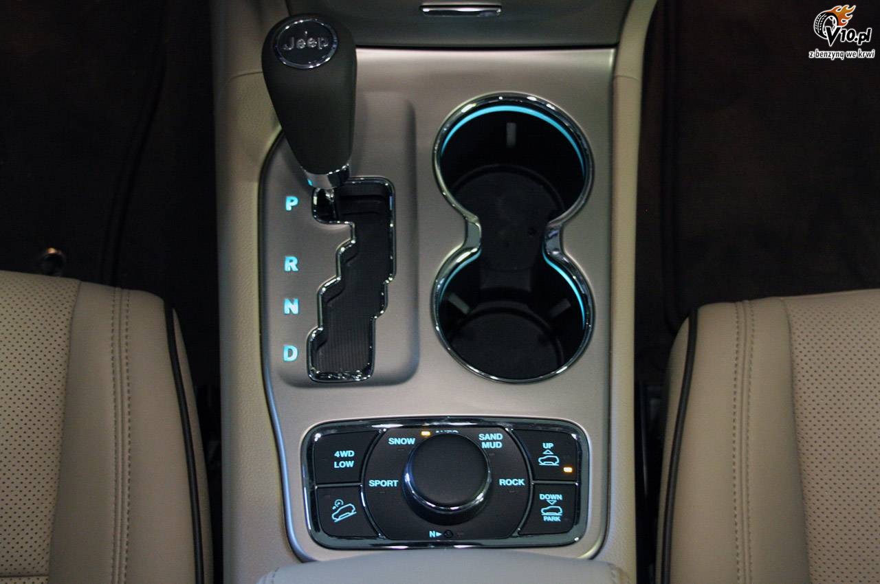 Jeep Grand Cherokee Overland model 2011