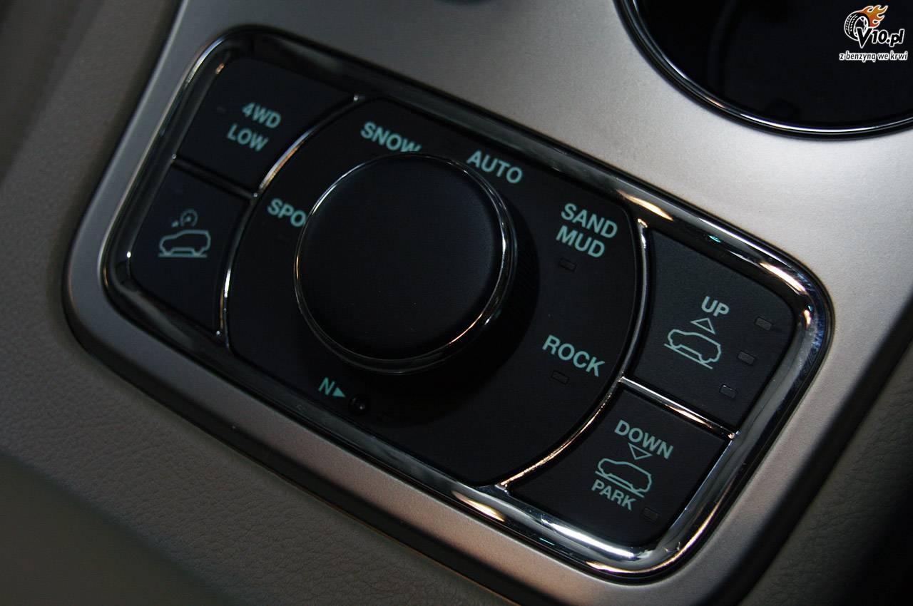 Jeep Grand Cherokee Overland model 2011