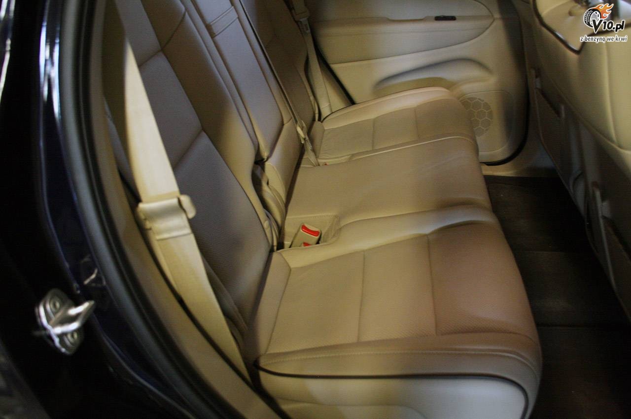 Jeep Grand Cherokee Overland model 2011