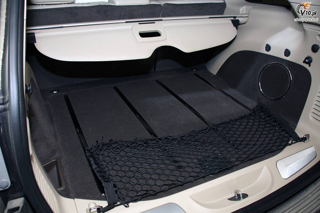 Jeep Grand Cherokee Overland model 2011