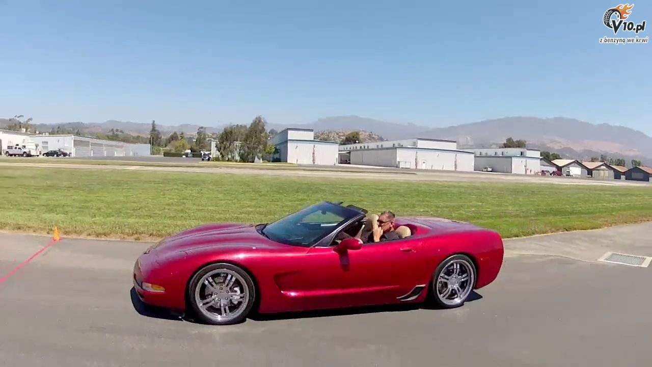 Corvette vs elektryczna deskorolka