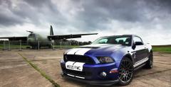 Shelby GT 500 vs AMG C63 Coupe - pojedynek na wier mili