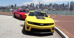 Shelby GT500 vs Chevy Camaro ZL1 - w miecie i na torze