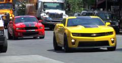 Shelby GT500 vs Chevy Camaro ZL1 - w miecie i na torze