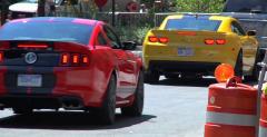 Shelby GT500 vs Chevy Camaro ZL1 - w miecie i na torze