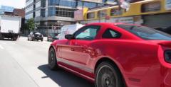 Shelby GT500 vs Chevy Camaro ZL1 - w miecie i na torze