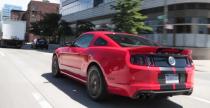 Shelby GT500 vs Chevy Camaro ZL1 - w miecie i na torze