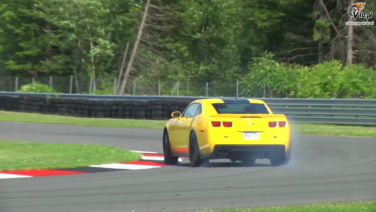 Shelby GT500 vs Chevy Camaro ZL1 - w miecie i na torze