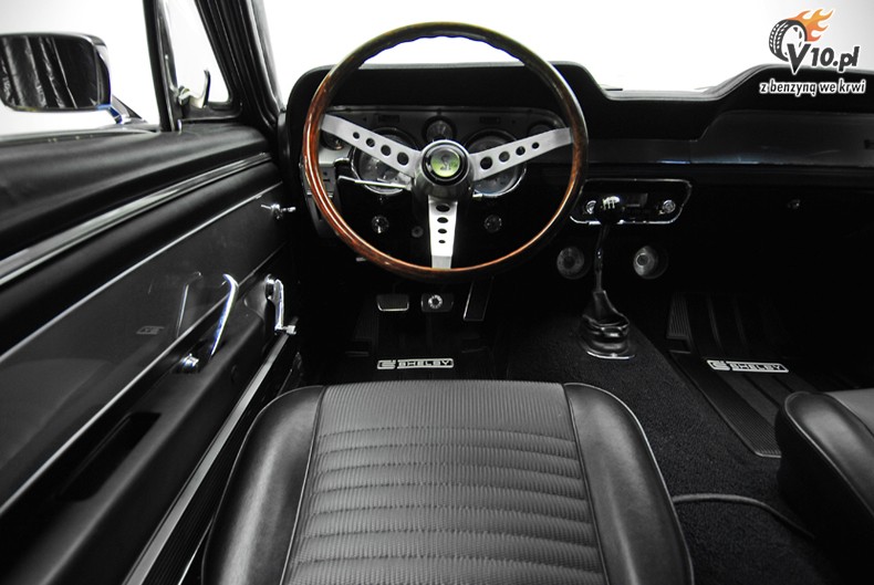 Ford Mustang Shelby GT500 w stylu Pro Touring