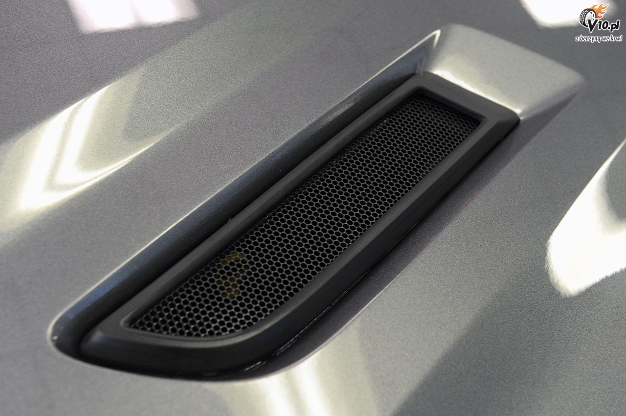 SMS 302V4 i 302SC od SMS Supercars