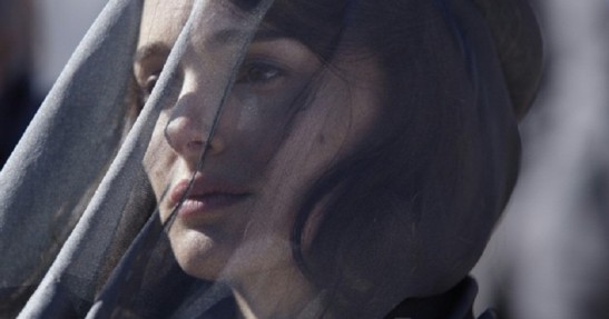 Natalie Portman jako Jackie Kennedy