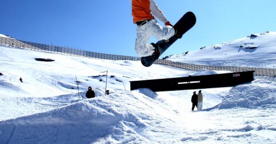 Snowboardzista porwany przez lawinę