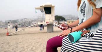 BOOM Swimmer - praktyczny głośnik mobilny