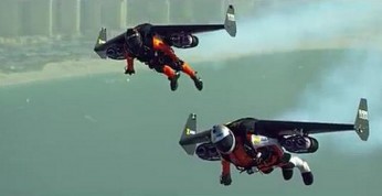 Yves Rossy i Vince Reffet zaliczyli lot w jetpackach nad Dubajem
