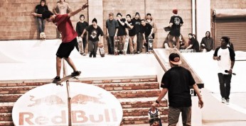 Skateboarder przeskoczył 25 schodów!