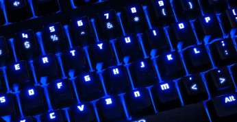 Tesoro Excalibur - ciekawa mechaniczna klawiatura dla graczy