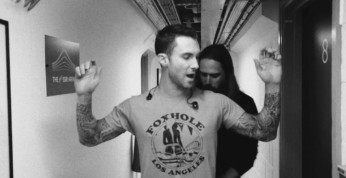 Maroon 5 w teledysku do utworu 