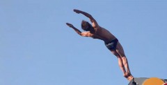 Rosjanin skoczył jak nikt wcześniej w Red Bull Cliff Diving na Ukrainie Rosjanin skoczył jak nikt wcześniej w Red Bull Cliff Diving na Ukrainie