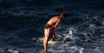 Rosjanin skoczy jak nikt wczeniej w Red Bull Cliff Diving na Ukrainie