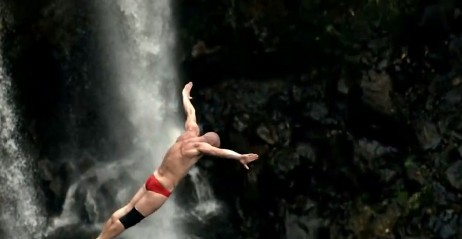 Rosjanin skoczył jak nikt wcześniej w Red Bull Cliff Diving na Ukrainie