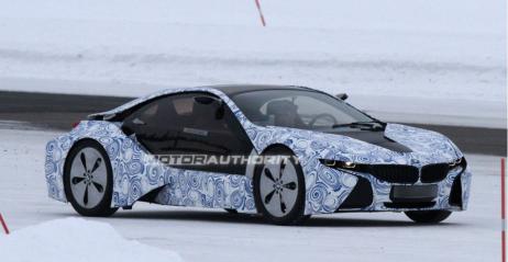 BMW i8 uchwycone na kole podbiegunowym