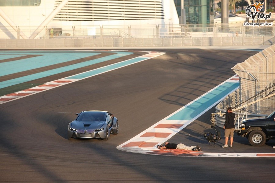 BMW Visio Efficient Dynamics uwiecznione na torze Yas Marina