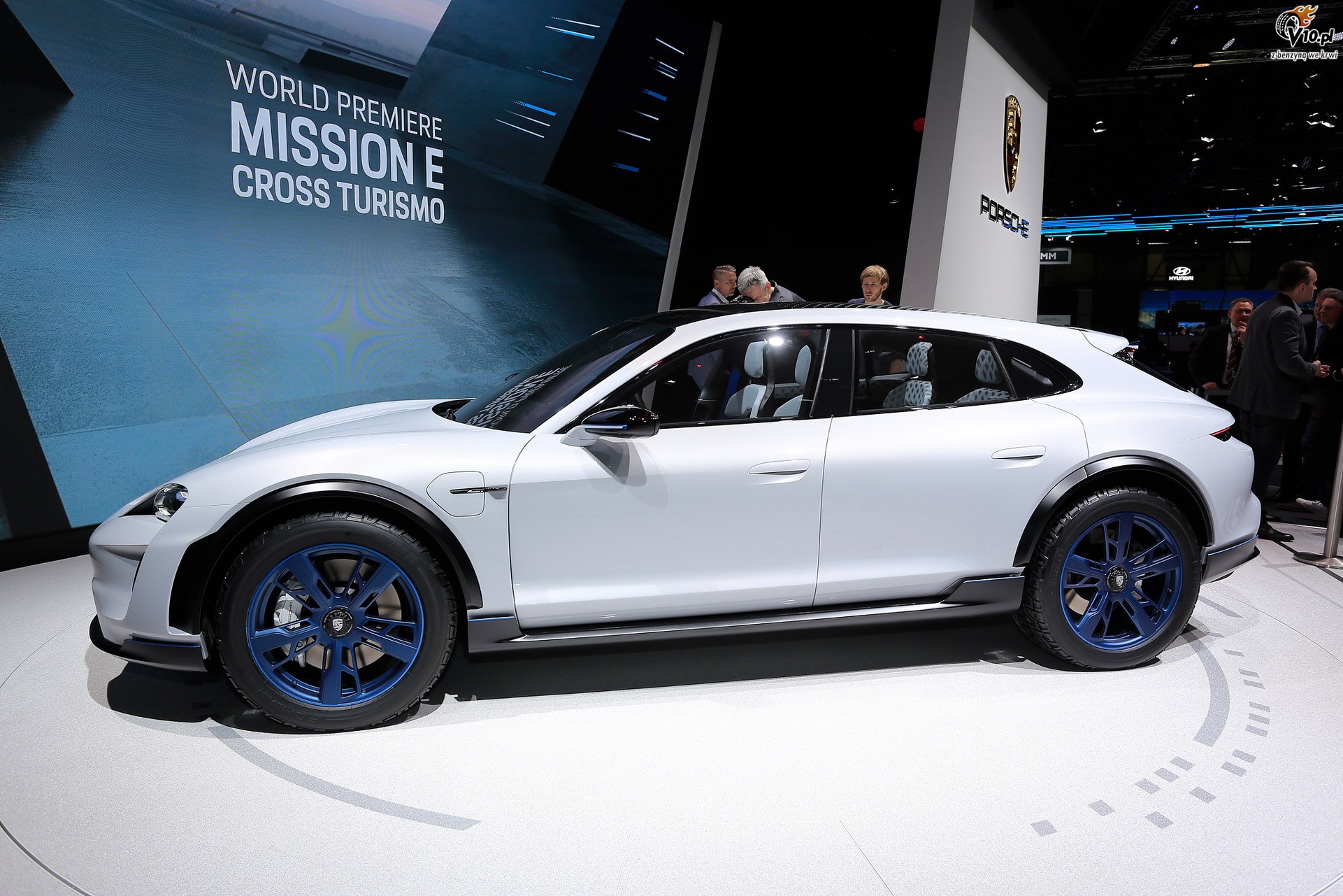 Porsche Mission E Cross Turismo