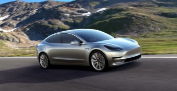 Tesla wprowadza bazowy Model 3 oraz zamyka swoje punkty sprzedaży