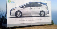 Nowa Toyota Prius Alpha - billboard