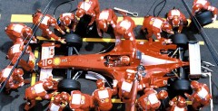 Ferrari w pit-stopie