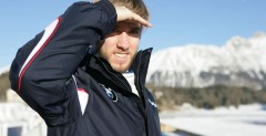 Nick Heidfeld z umiechem spoglda w przyszo