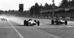 John Surtees wygrywa Grand Prix Włoch w 1967 John Surtees wygrywa Grand Prix Włoch w 1967
