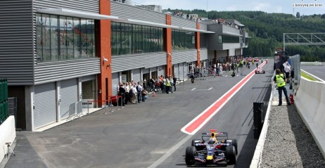 Ciasna alejka boks�w musi zosta� przebudowana