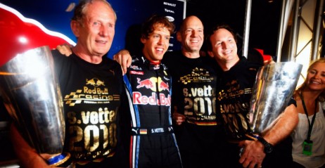 Helmut Marko, Sebastian Vettel, Adrian Newey oraz Christian Horner
